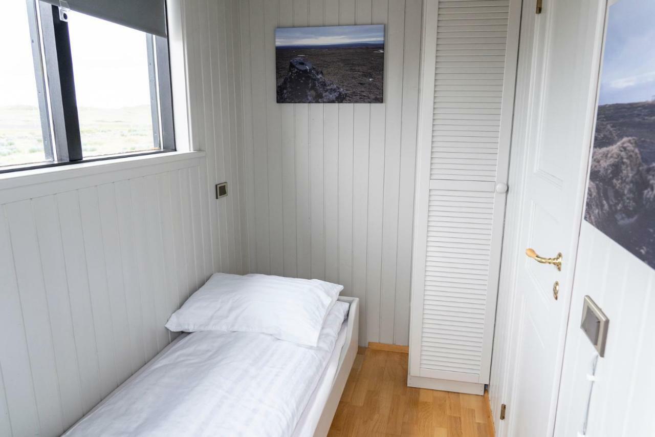 Black Beach Cottage Thorlakshofn Exterior photo